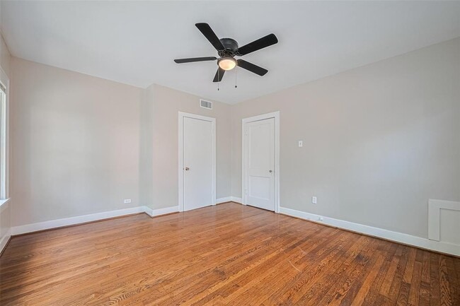 Building Photo - 2345 Wroxton Rd