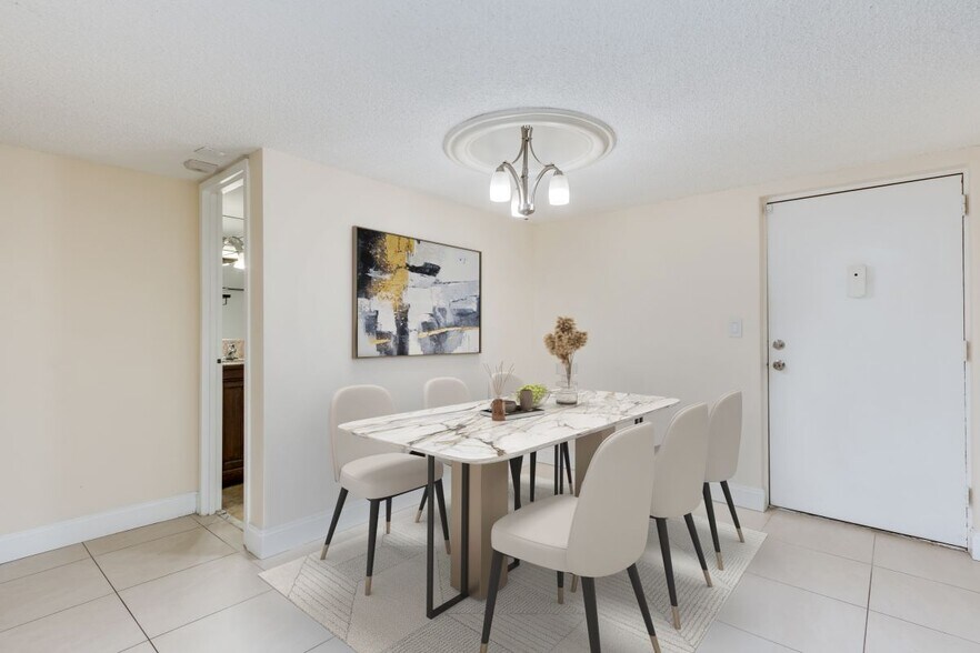 Building Photo - 3000 NE 5TH TE-110-A