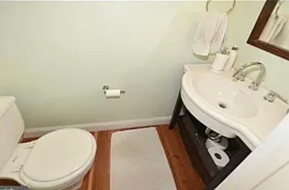 Main Hallway Bathroom - 2808 Andiron Ln