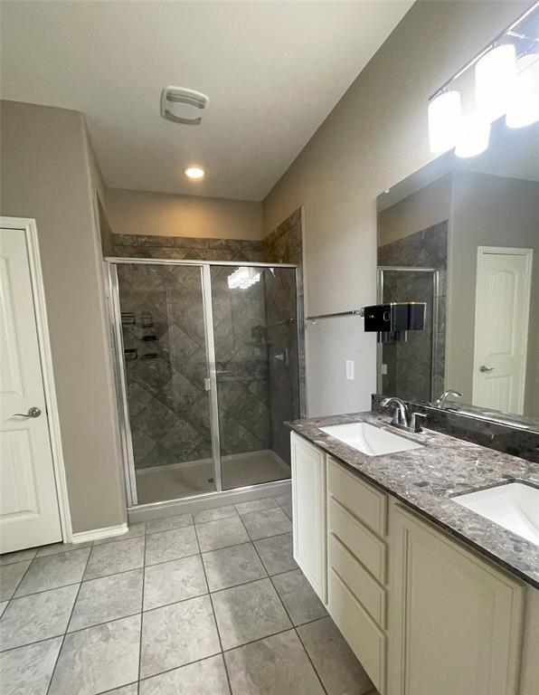 Building Photo - 5857 Sardinia Dr