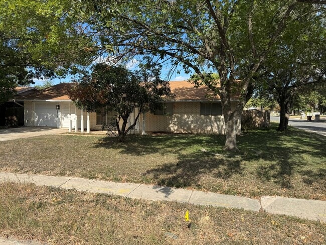 Building Photo - 6919 Moon Lake Dr