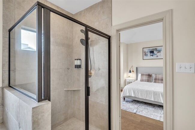 Building Photo - 2318 Camden Dr