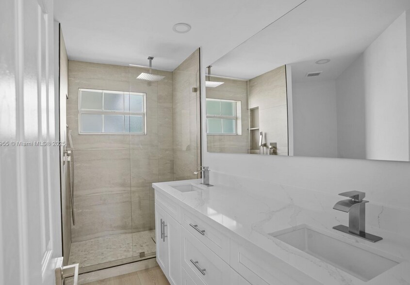 Building Photo - 9354 Arborwood Cir