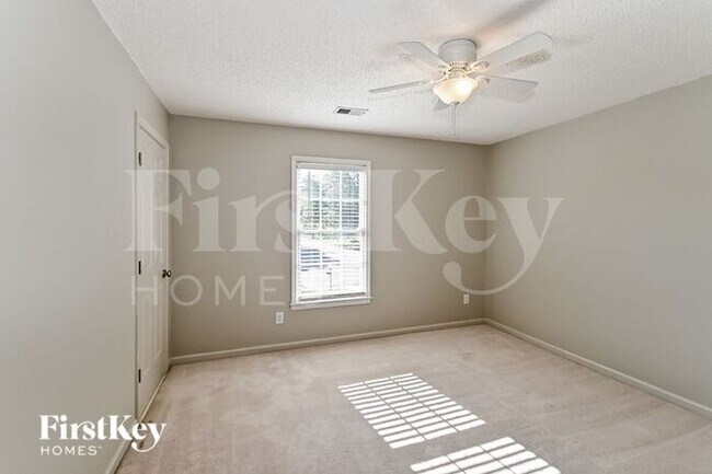 Building Photo - 1217 Pin Pointe Dr