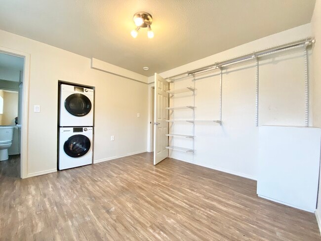 Building Photo - Paradise Court