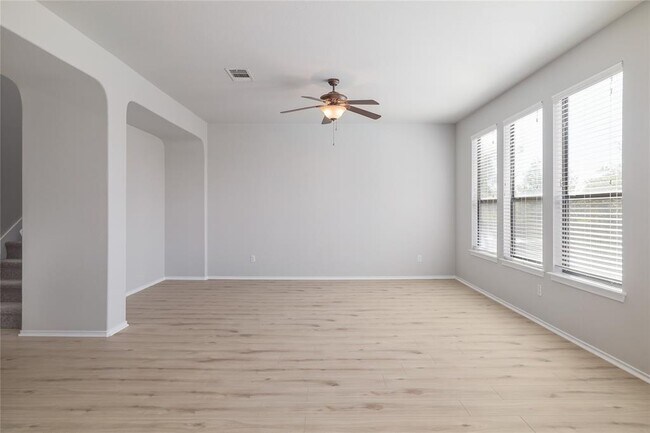 Building Photo - 315 Settlers Home Dr