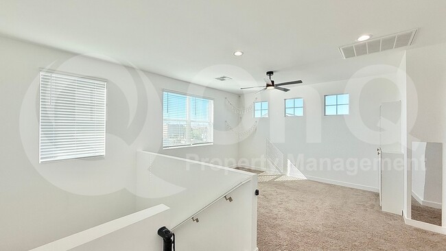 Building Photo - 145 E Mint Ln