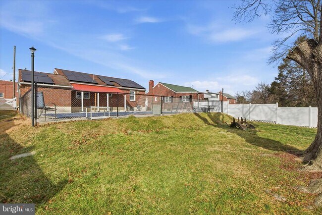 Building Photo - 1058 St Joseph St