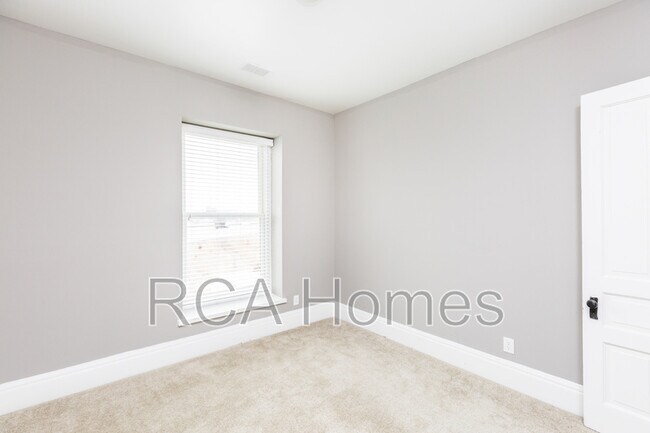 Building Photo - 913 Massachusetts Ave