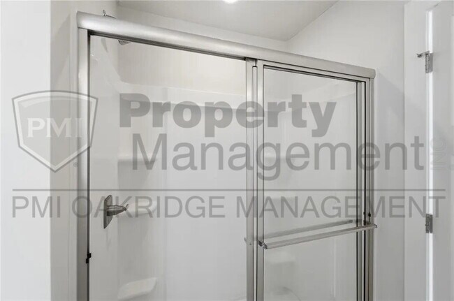 Building Photo - 3 Bed 3 1/2 Bath Single Family Home with Attached 2 Car Garage