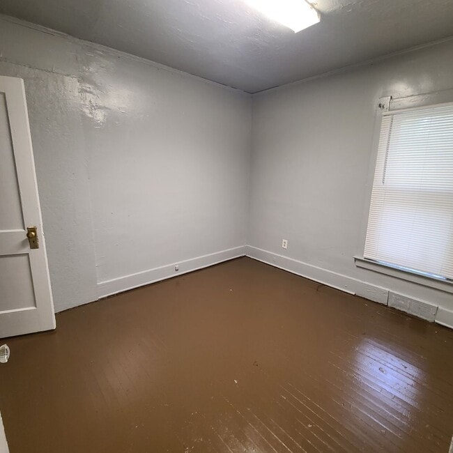 Building Photo - 2549 Highland St