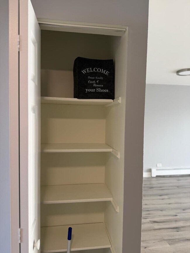 Building Photo - 157 S Gregory St