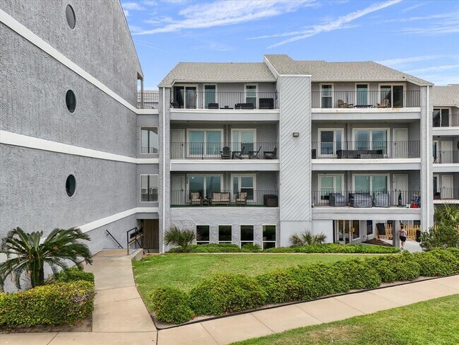 Building Photo - 7600 Seawall Blvd