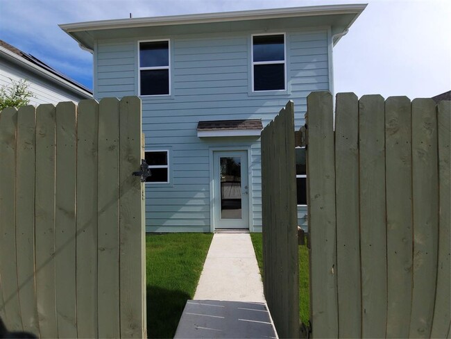 Building Photo - 17204 Adoro Dr