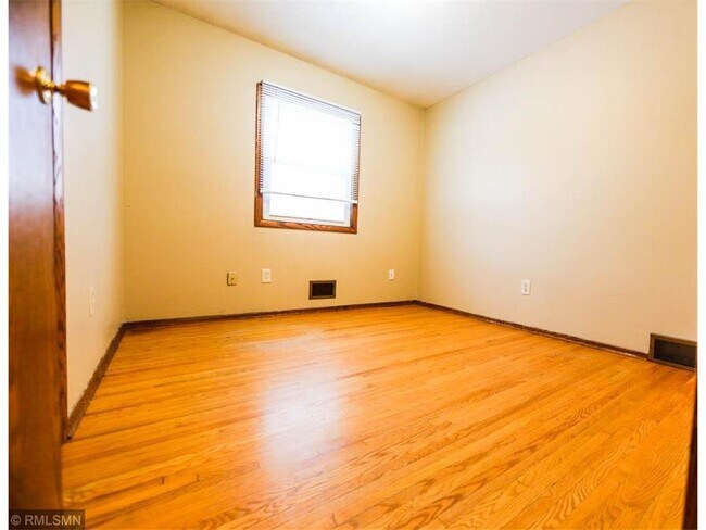 Building Photo - 13113 Irving Ave S