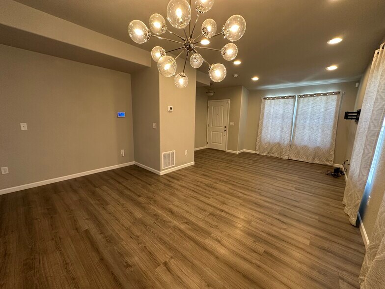 Building Photo - 10196 Winter Gem Grv