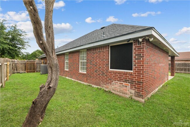 Building Photo - 25 Flamingo Ave