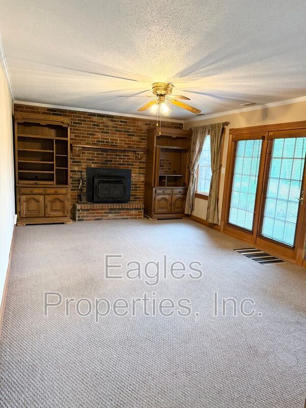 Building Photo - 1380 Genoa Rd