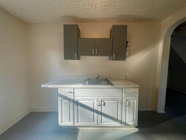 Building Photo - 58 Division St