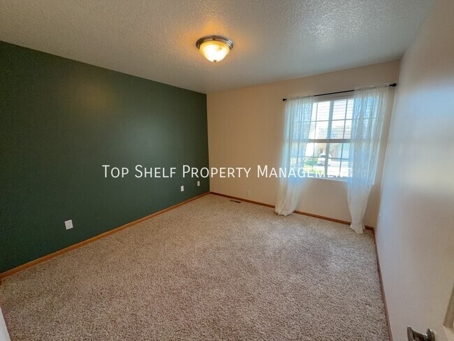 Building Photo - 4542 Meadow Valley Dr