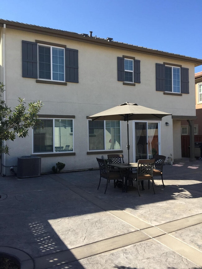 Building Photo - Gorgeous 4 bedroom 3 baths in Desirable Mountain House Neighborhood!!