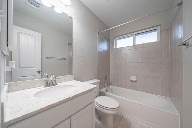 Building Photo - 830 Rench