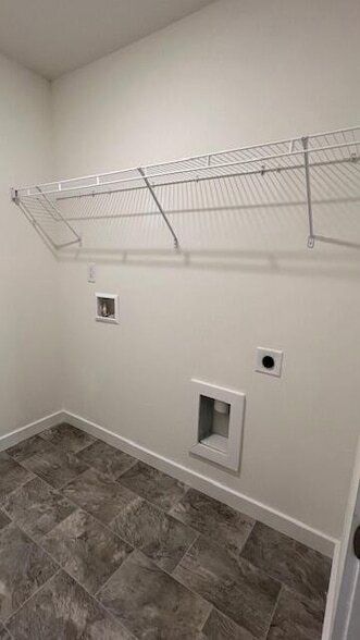 Building Photo - 4140 Hines Ln NE