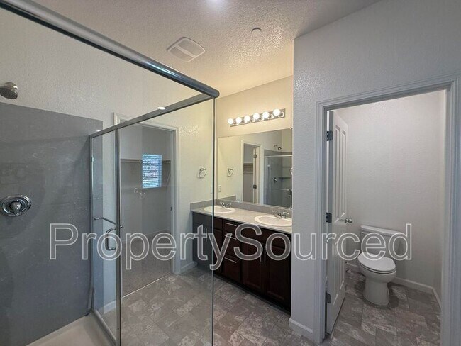 Building Photo - 437 Pendragon St