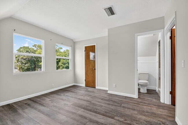 Building Photo - 3532 Coconut Rd