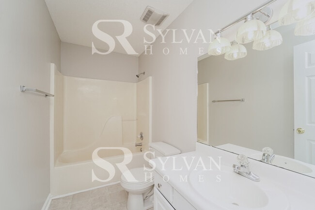 Building Photo - This charming home is move-in ready