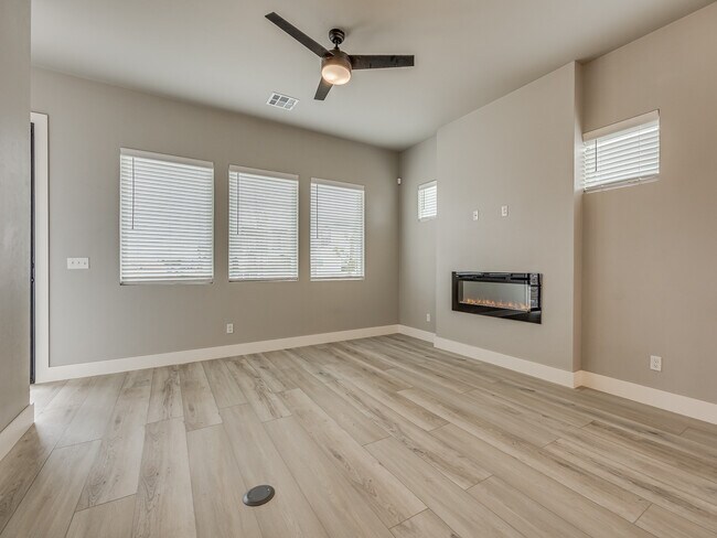 Building Photo - 13000 Maplewood Ave