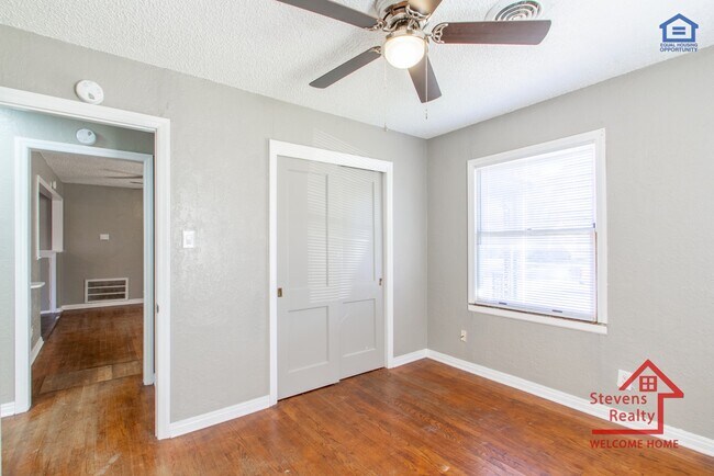 Building Photo - 2524 Prentice NW