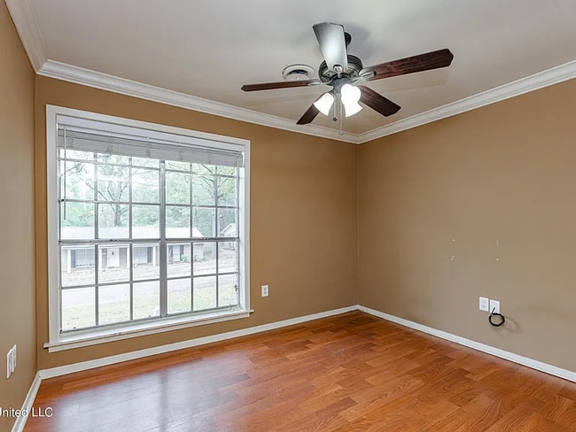 Building Photo - 400 Oakhill Cir