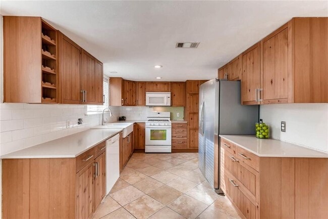 Building Photo - 8901 Jesse James Dr