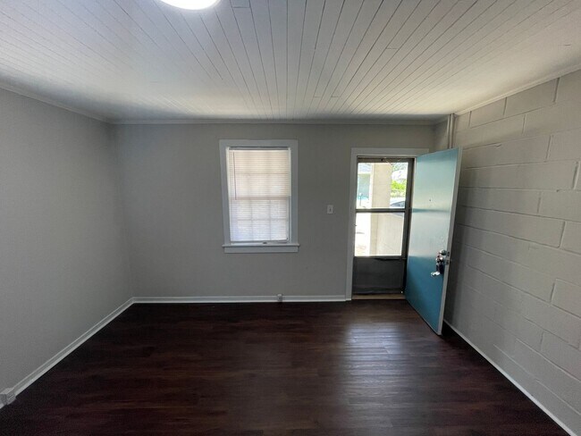 Building Photo - New Bern 505