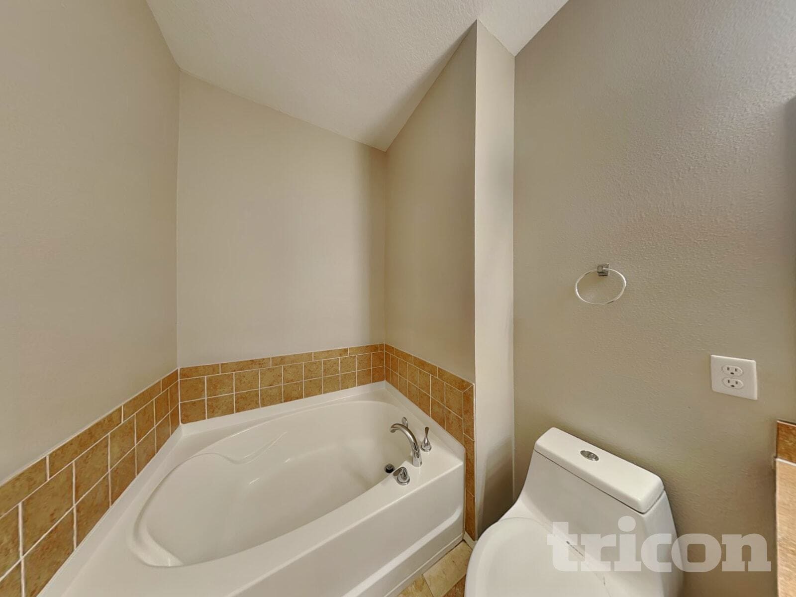 Building Photo - 3230 Ogden Dr