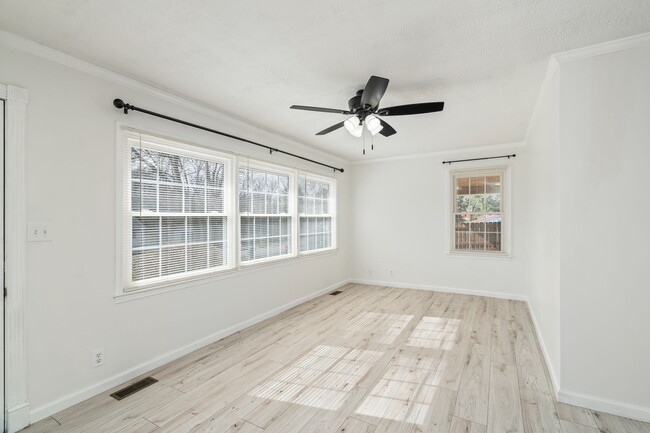 Building Photo - 331 Sarvis Dr