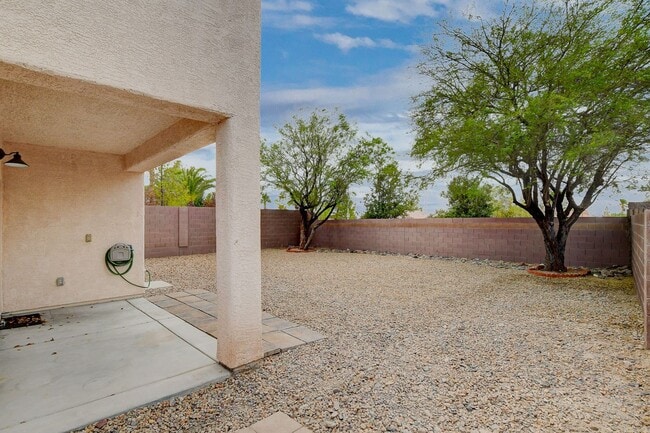 Building Photo - Beautiful 2story house with strip views