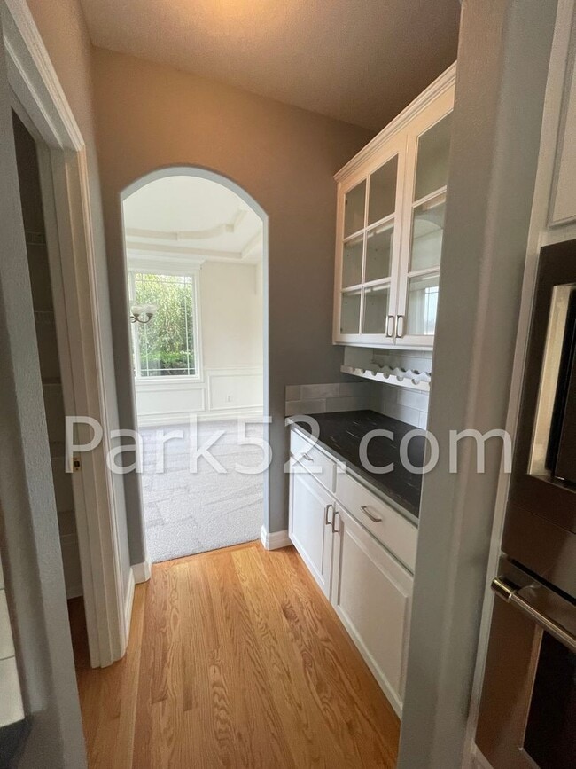 Building Photo - Browns Point Tacoma 3 Bedroom Single Famil...