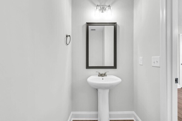 Building Photo - 204 W Point Dr