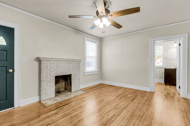 Building Photo - 3 Bed 2 Bath Home Located in Highland Park...