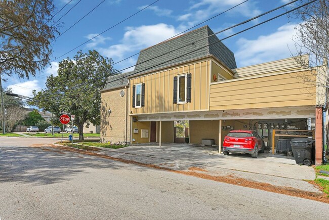 Building Photo - 1817 Commonwealth St