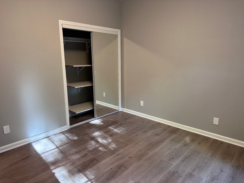 Building Photo - 5371 Topeka Dr