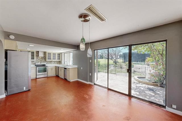 Building Photo - 3103 Lakeside Dr