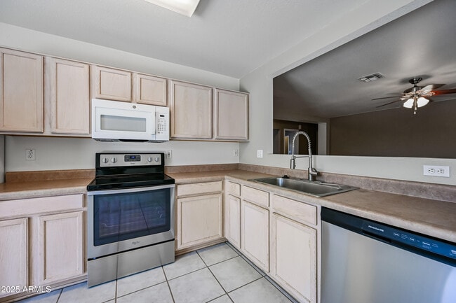 Building Photo - 3057 W Lucia Dr