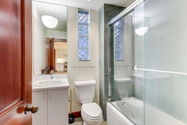 Building Photo - 28 Meadow Rd