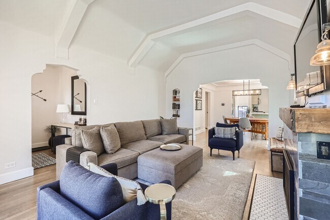 Building Photo - Available NOW! Fully Furnished 4 Bedroom 2 Bath Beautiful Home in Denver!