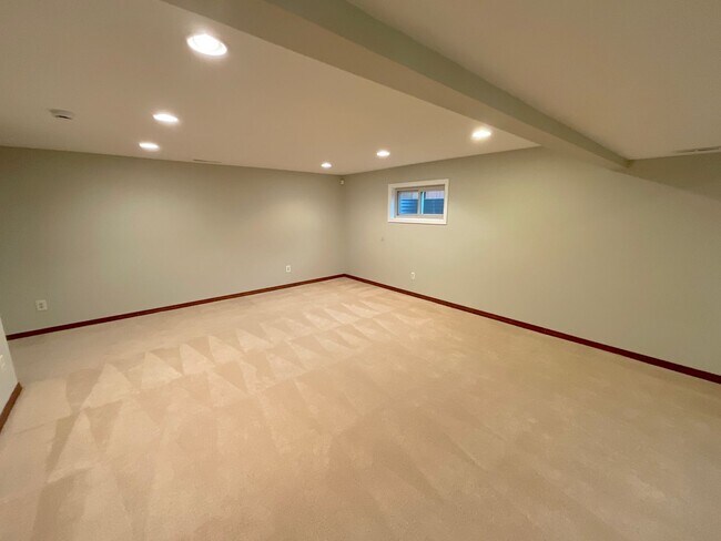 Building Photo - 4 Bedroom Home Available Near S Academy Bl...