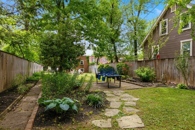 Building Photo - 4132 Roland Ave