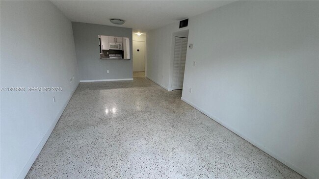 Building Photo - 1530 SW 2nd St